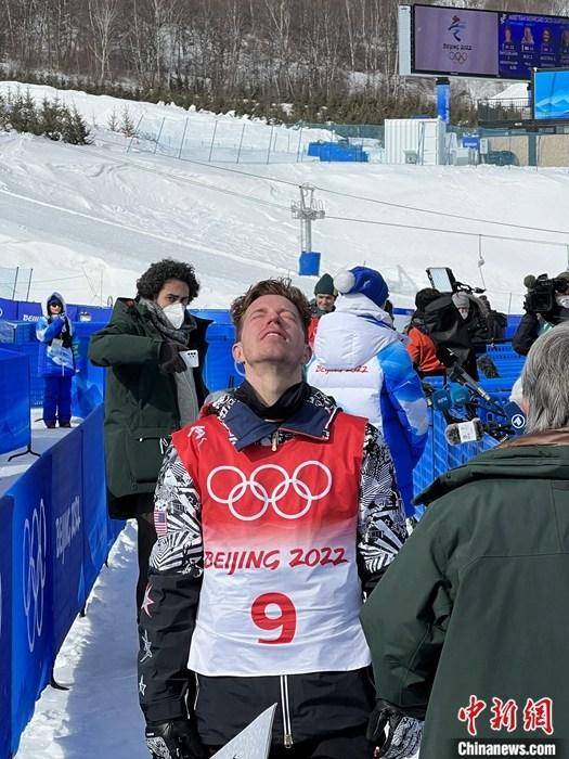 游泳传奇谢幕，球迷泪洒赛场