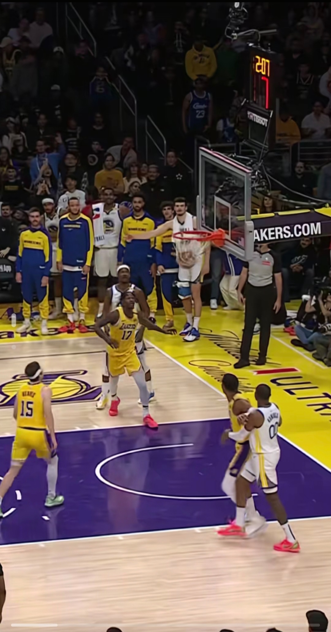 包含球星爆发！NBA赛场再现神级操作的词条