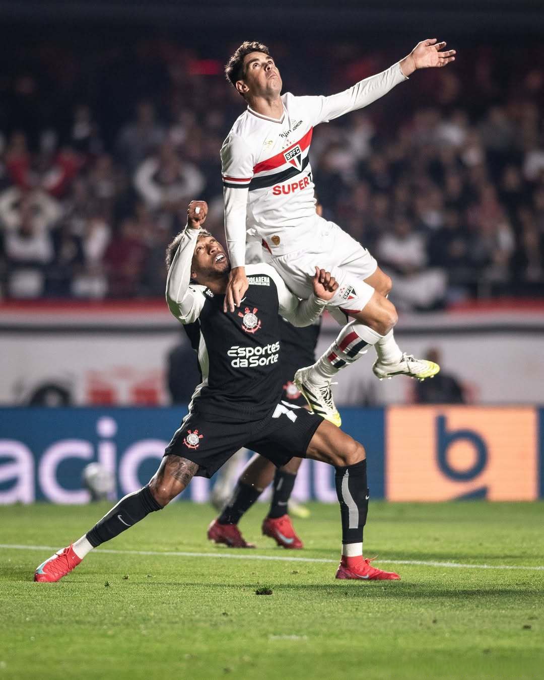 英格兰队险胜德国队，马龙点燃赛场