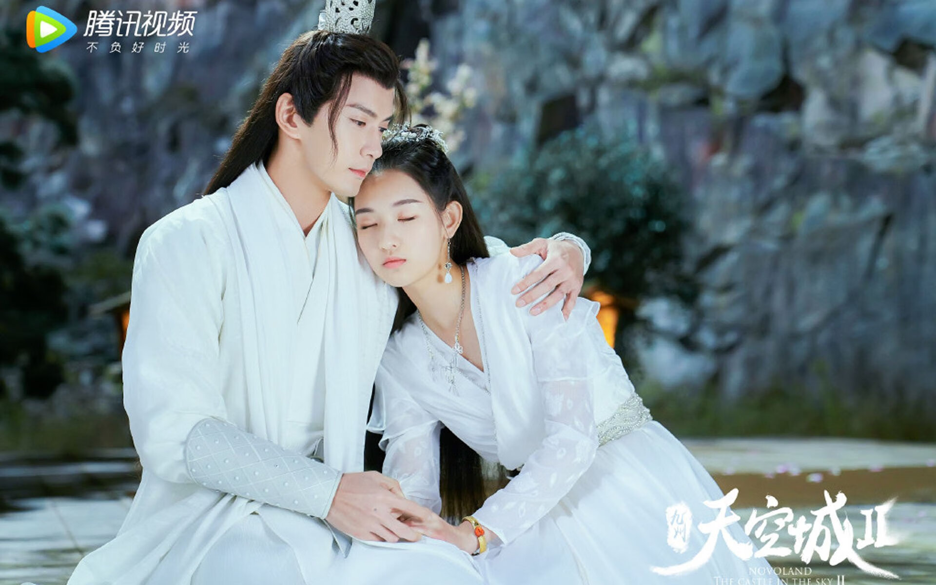 两个战场,两种战争,绿茵传奇与现实炮火间的命运交响