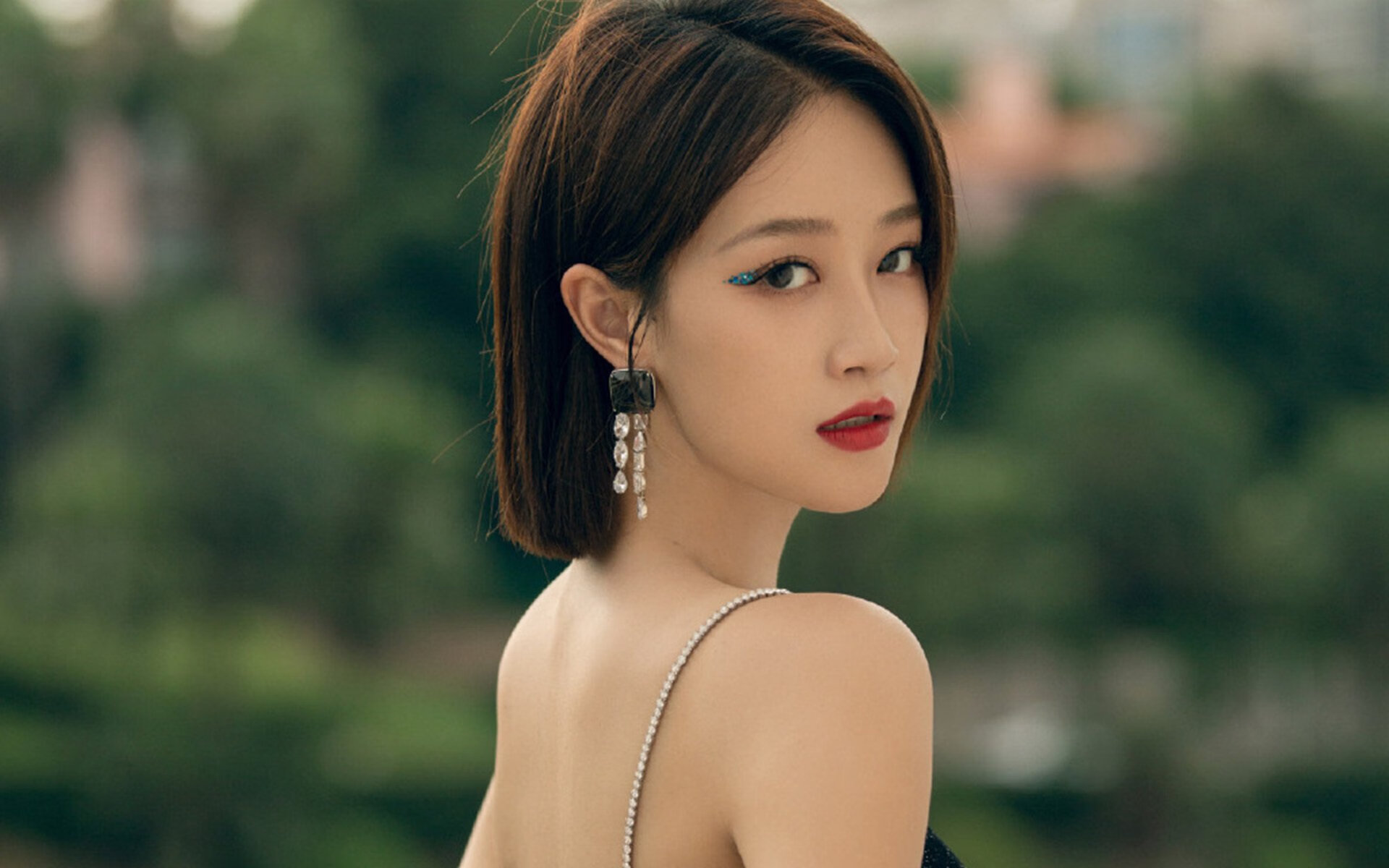 深夜的复仇,威尔士豪雨夜,萨内一剑封喉,轻取拉齐奥的背后