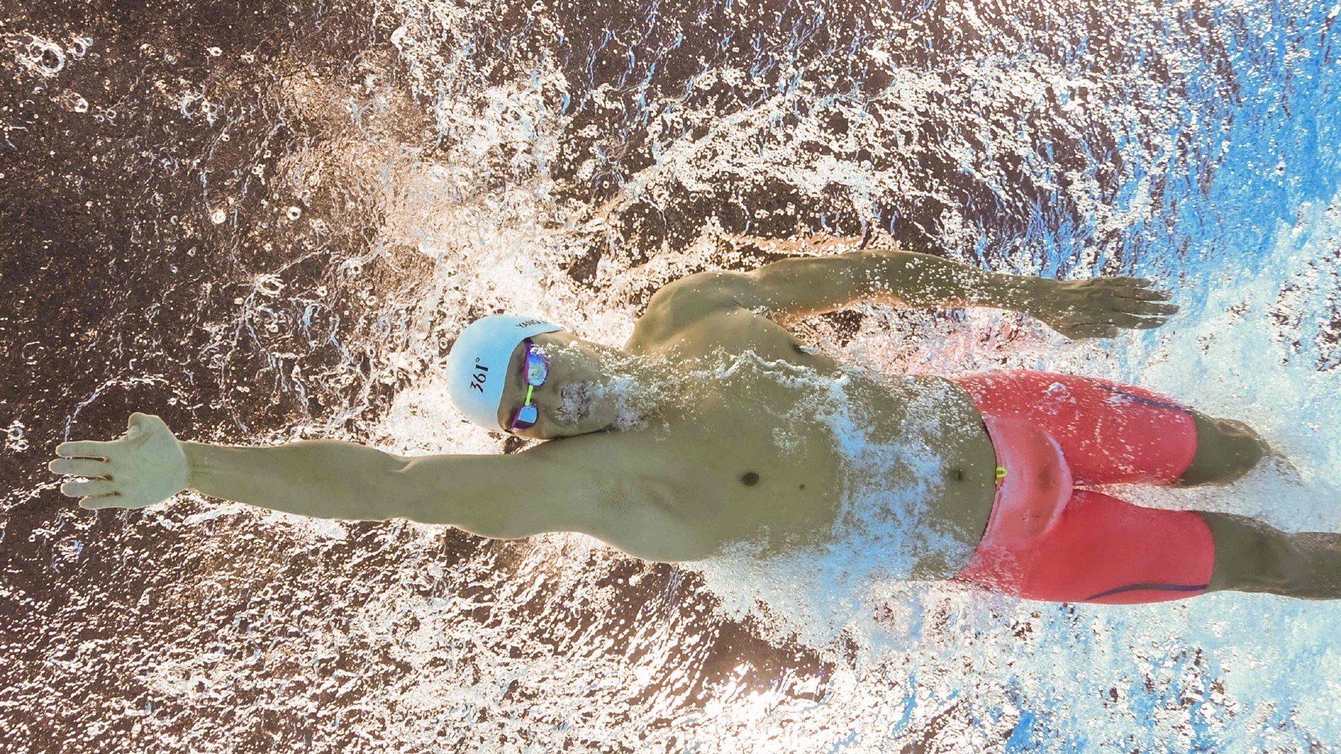 赛场与边境，当福登第七局接管比赛，委内瑞拉封锁了突尼斯