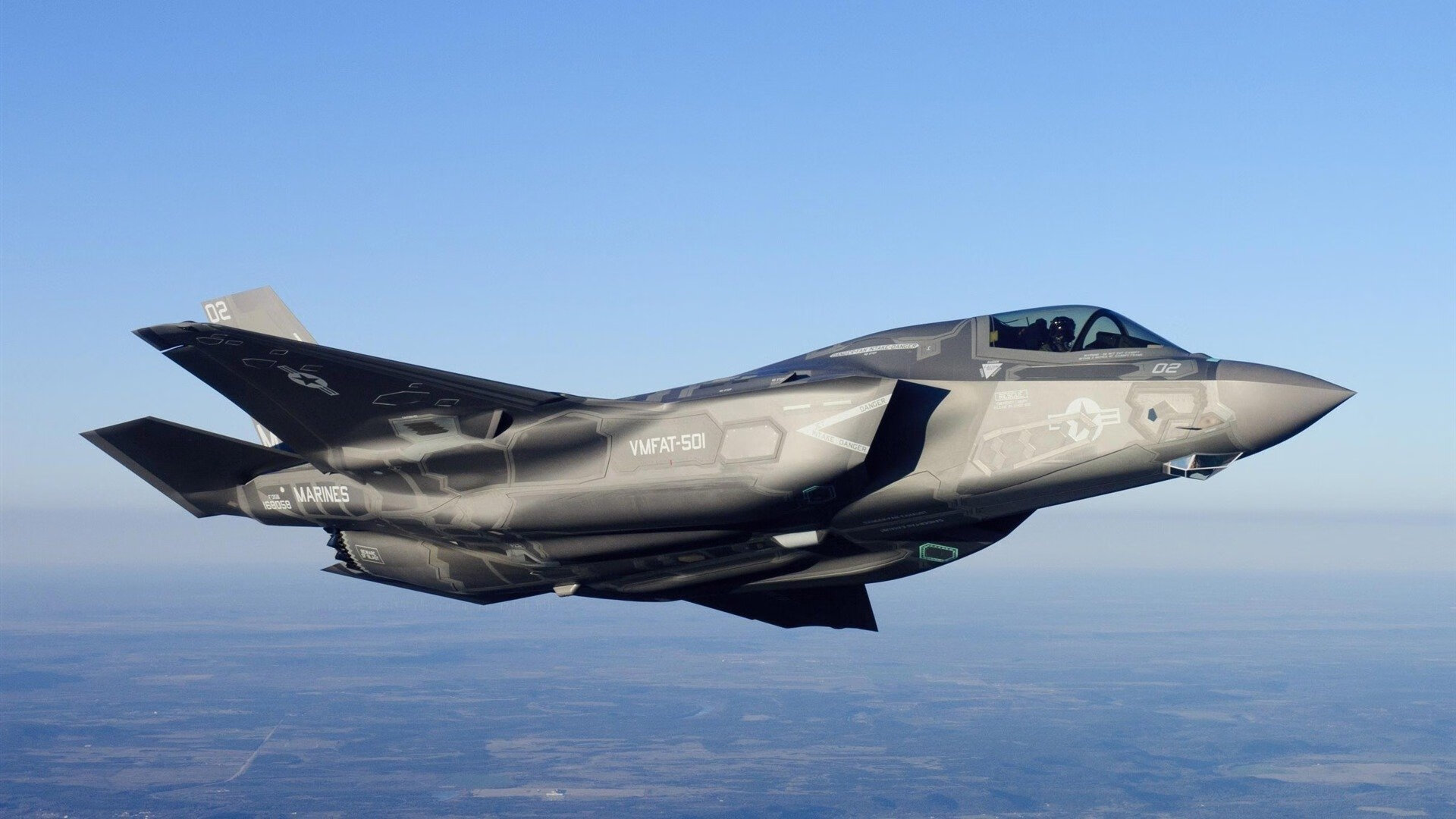 加速！F1新赛季揭幕战之夜，阿劳霍刷新纪录