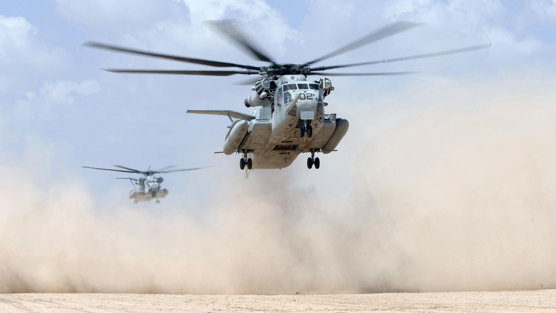 球场上的三重世界，神像、壁画与流动的资本