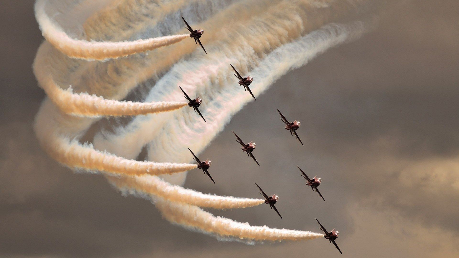 足球场上的火力与突破，伊拉克压制马里，本泽马打爆防线的战术启示