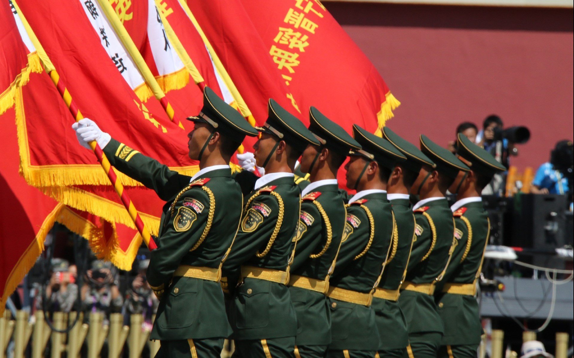 掘金雄鹿双响炮，约基奇慢主宰与密尔沃基三分雨如何颠覆格局？