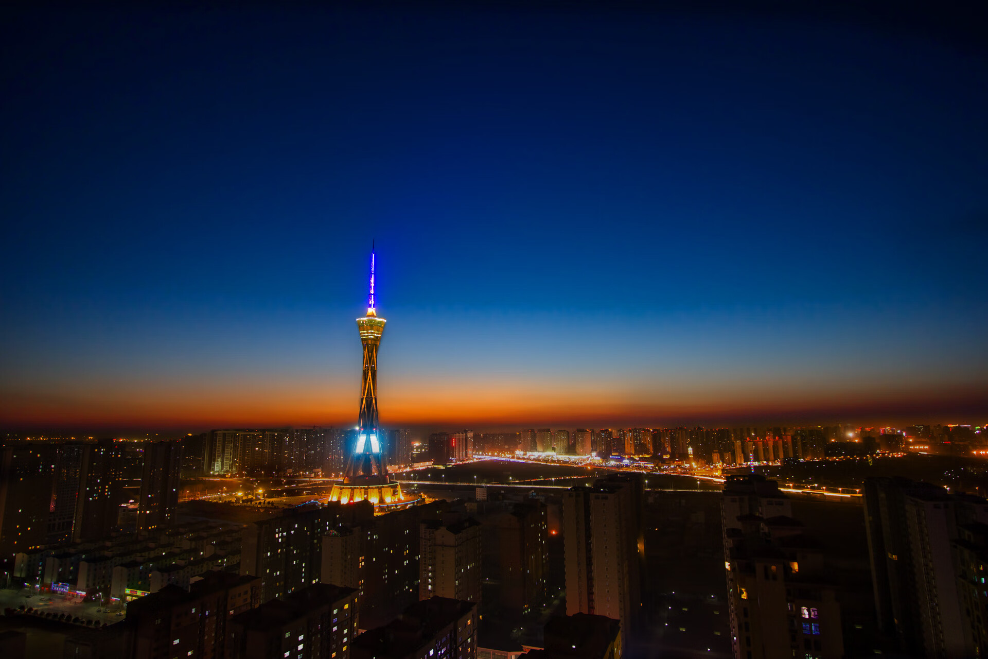 2026世界杯决赛,波兰钢铁洪流碾压秘鲁,39岁苏亚雷斯导演闪电反击盛宴